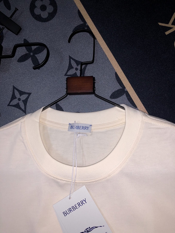 ブランドTシャツ側面デザイン